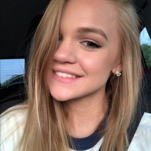 Meet your Posher, Abigail